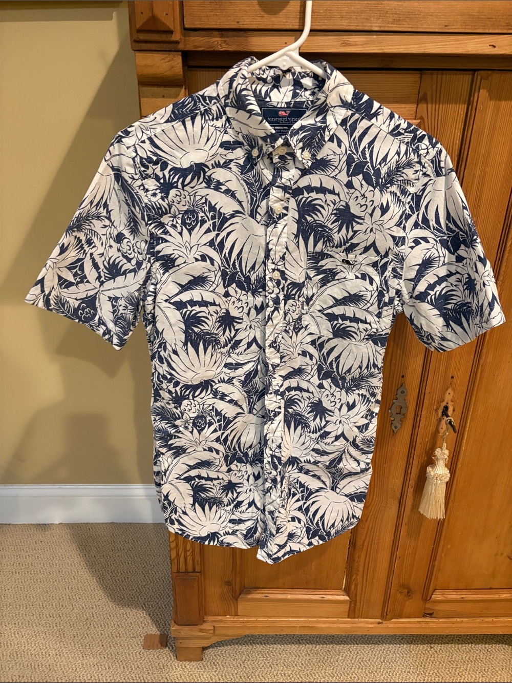 Vineyard Vines Navy and White Tropical Button-Down Shirt Size XS